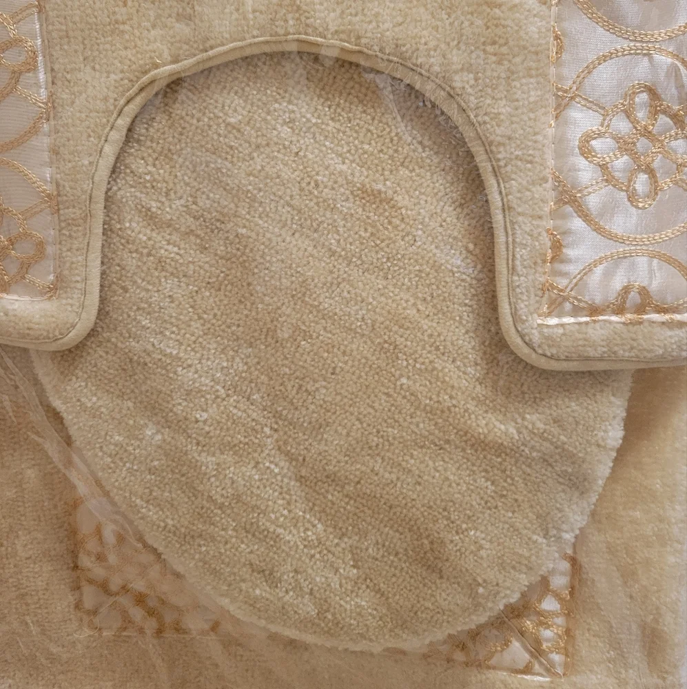 3-Piece Embroidery Bath Mat Set - Gold